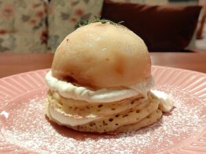神戸元町「ANGIE」の季節限定ピーチ&マスカルポーネパンケーキ